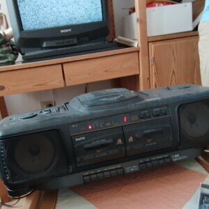 Vintage Sanyo MCD-Z25 Classic Portable Boombox Stereo System *Tested & Works!*